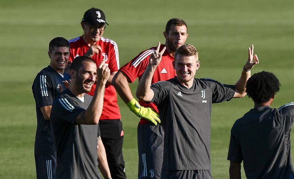 巴黎最后的探戈未删完整版-爱游戏平台