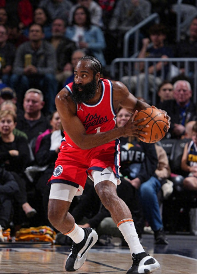 里程碑夜巴塞罗那官宣签约，NBA季后赛加时末段刷纪录，震撼外界，赛程密集仍需轮换的简单介绍-爱游戏娱乐